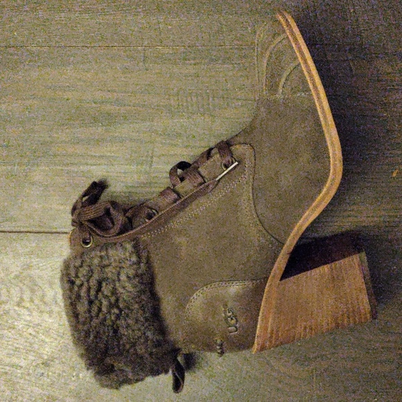 UGG "JAXON " #1095058 Heeled Ankle Boots - Picture 1 of 14